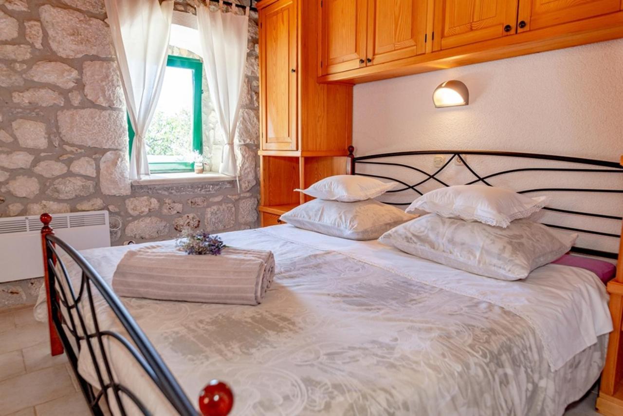 Вилла Stone House Nikolina With Heated Pool Bast Экстерьер фото